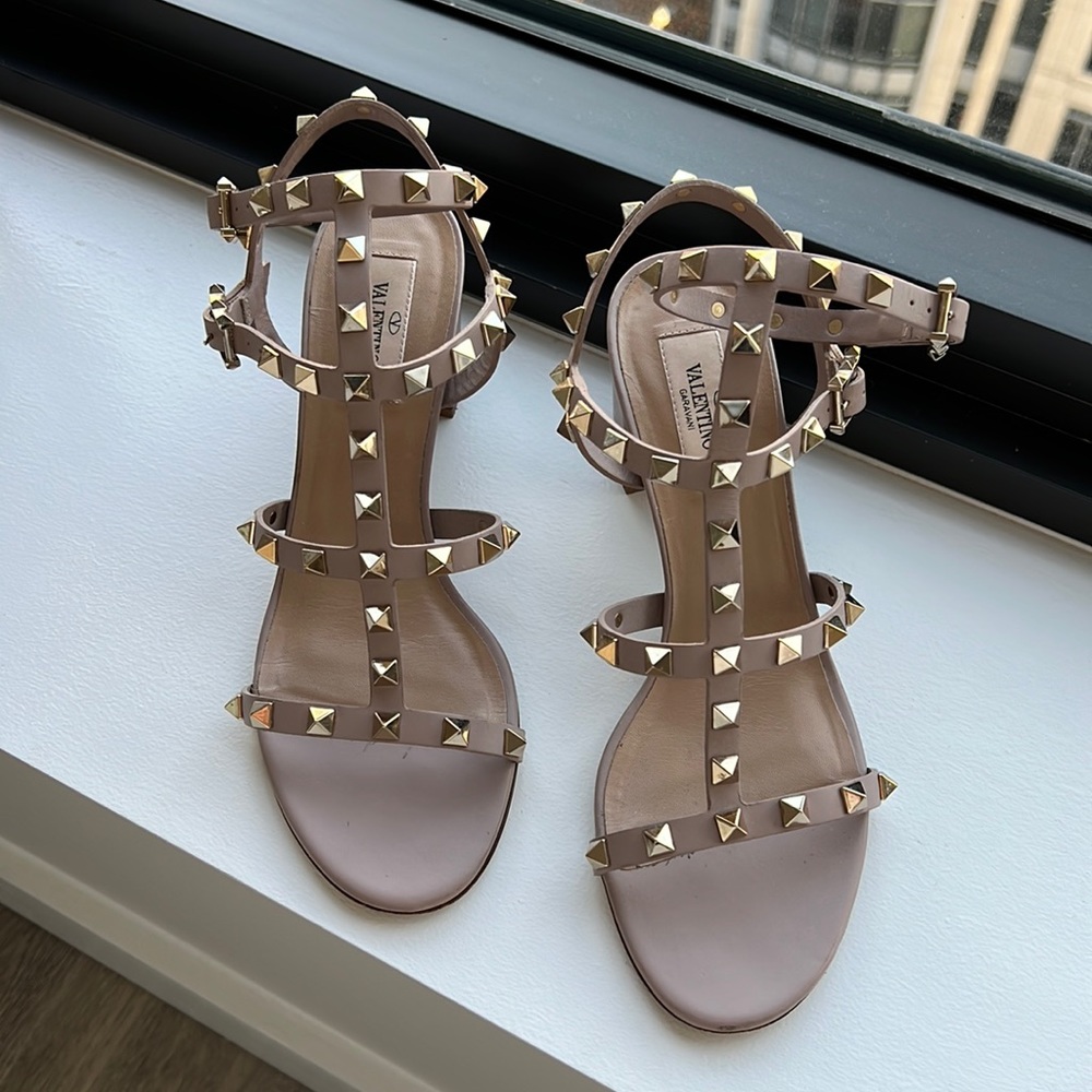 Valentino Garavani Rockstud Calfskin Ankle Strap Sandal 60MM Size 38 in Poudre